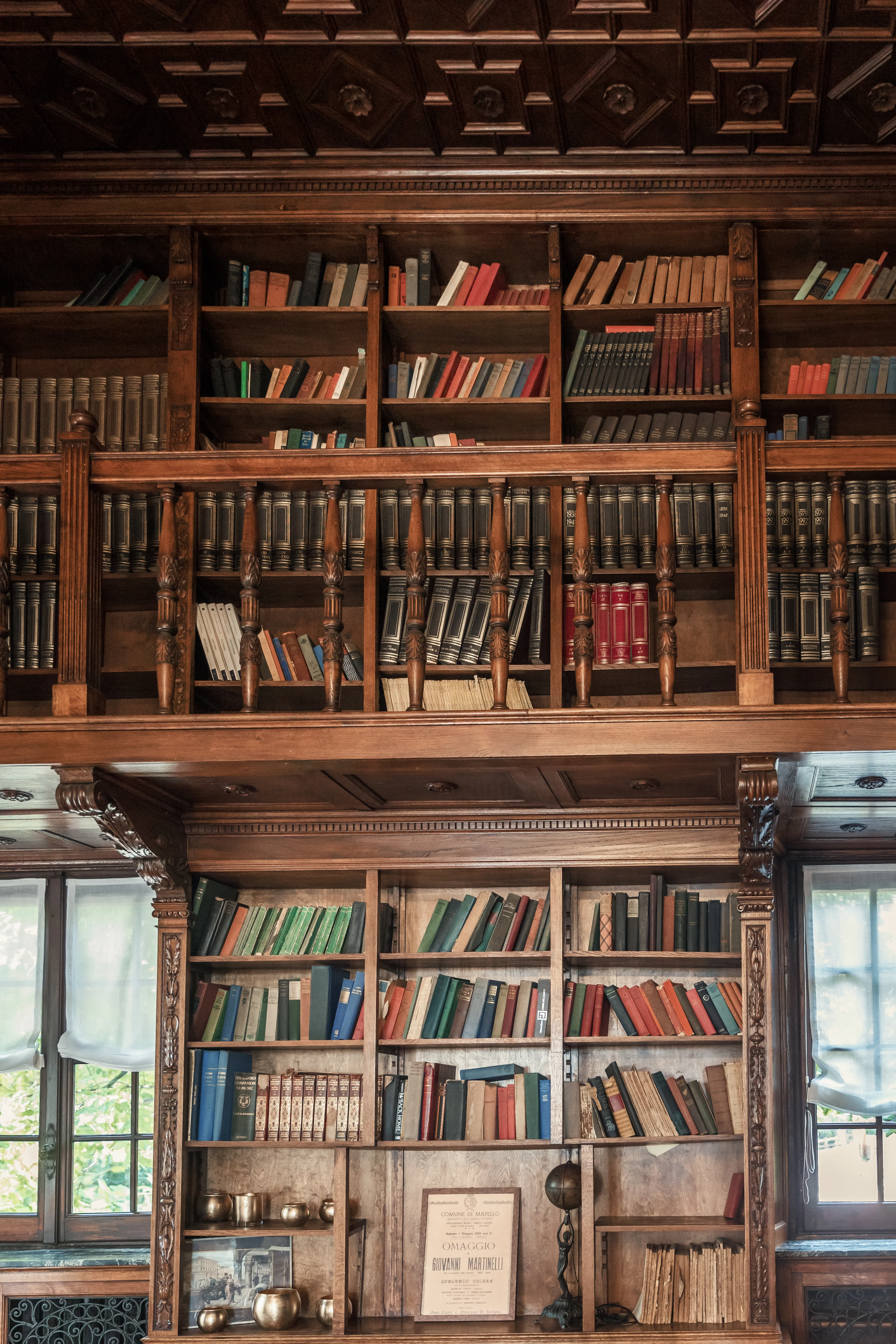 La biblioteca storica in legno originale