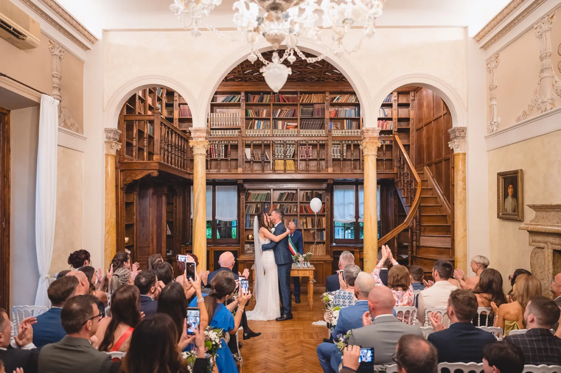 Scambio delle promesse nella Biblioteca