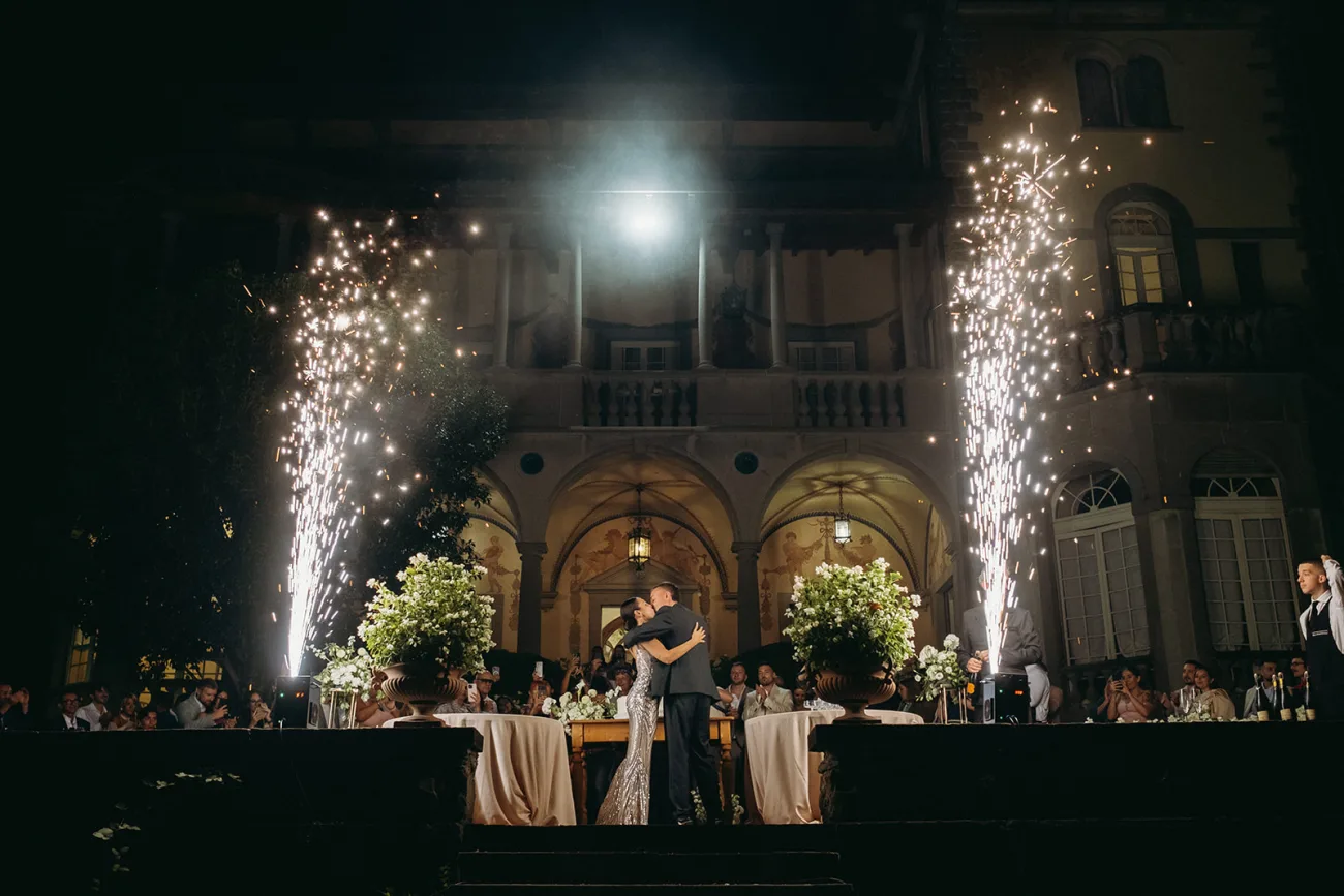 Momento di festa e ballo, foto in bianco e nero