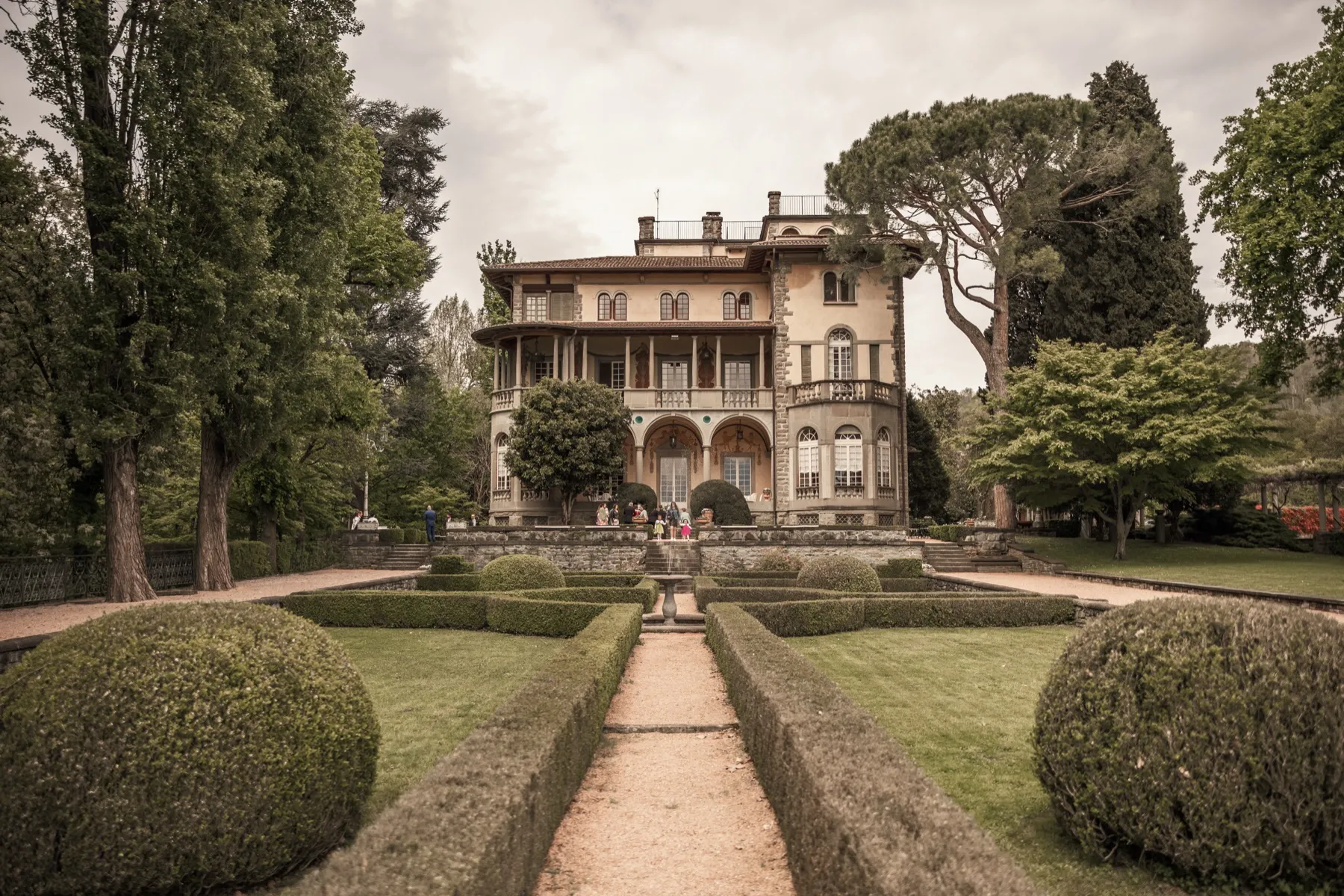 La villa vista dal giardino all'italiana